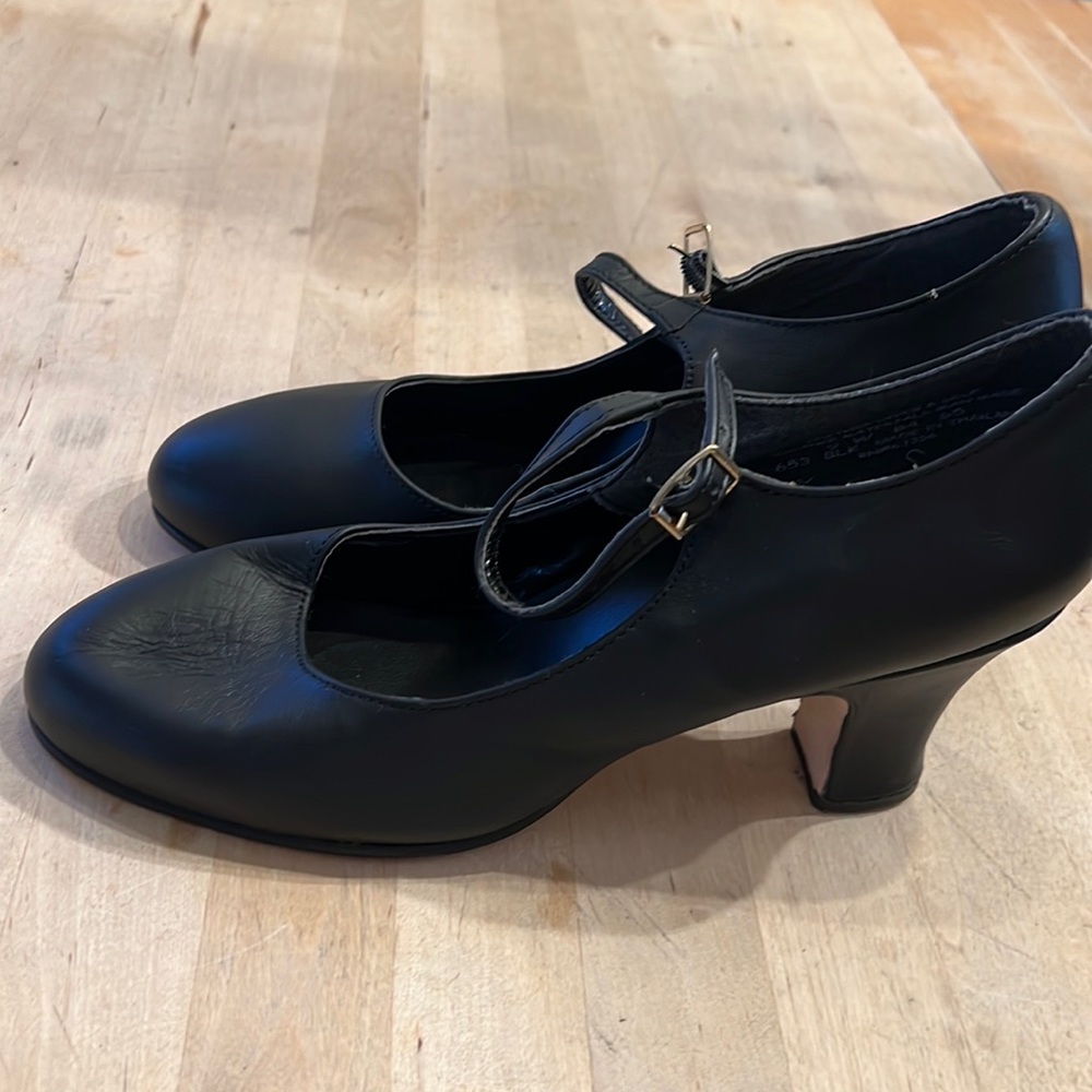 Are a black Capezio shoes genuine leather size 9
